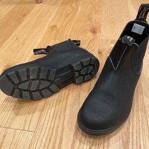 Blundstone Black Leather Chelsea Boots